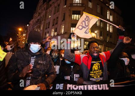 Paris, Frankreich. Dezember 2020. Am 18. Dezember 2020 geht es auf die Straße in Paris, Frankreich. Undokumentierte Migranten und Verbände fordern die Regularisierung, die Schließung von Verwaltungsstrafanstalten (CRA) und menschenwürdige Unterbringung für alle. Foto von Pierrick Villette/Avenir Pictures/ABACAPRESS.COM Credit: ABACAPRESS/Alamy Live News Stockfoto