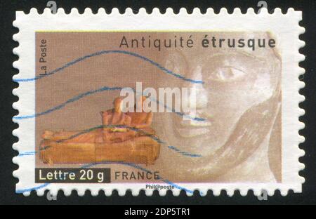 FRANKREICH - UM 2007: Briefmarke gedruckt von Frankreich, zeigt etruskischen Sarkophag von Ehemann und Ehefrau, um 2007 Stockfoto