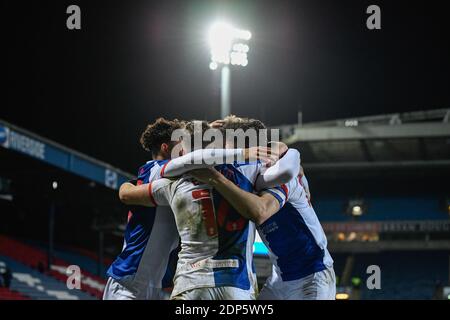 Die Blackburn Rovers Spieler feiern nach Adam Armstrong #7 of Blackburn Rovers erzielte ein Tor in den letzten Momenten von Das Spiel, um es zu machen 2-1 Stockfoto
