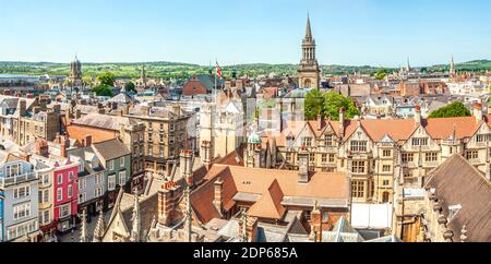 Panorama-Stadtblick von Oxford, vom St Mary's Church Tower, Oxfordshire, England Stockfoto