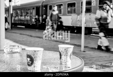 Bulgarien Dezember 2020: Der Fotojournalist Cliff Norton zeichnet seine Reise von Burgas nach Sofia auf, die eine Strecke von 340 Meilen zurücklegen kann.tatsächlich ist es eine sichere, komfortable und interessante Reise mit einer Reisezeit von 6 Stunden durch Städte, Städte, Dörfer und Bergtäler, viel Kultur auf dem Weg zu sehen. Eine Zugerfahrung, an die man sich erinnern sollte, die 26 Lev kostet, das sind 12.50 Pfund. Erstklassig. Clifford Norton Alamy Stockfoto