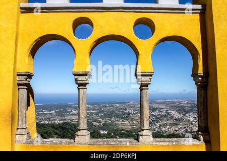 Sintra, Portugal. Der Pena Palast oder Palacio da Pena, ein romantizisches Schloss in Sao Pedro de Penaferrim. Ein nationales Denkmal und ein Weltkulturerbe Stockfoto