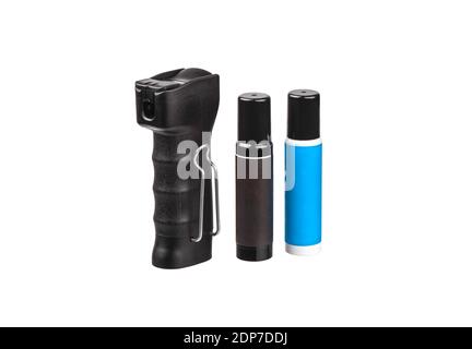 Pfefferspray isolieren auf weißem Hintergrund. Nicht-tödliche Mittel der Selbstverteidigung. Stockfoto