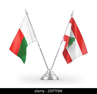 Libanon und Madagaskar Tischflaggen isoliert auf weißem 3D-Rendering Stockfoto