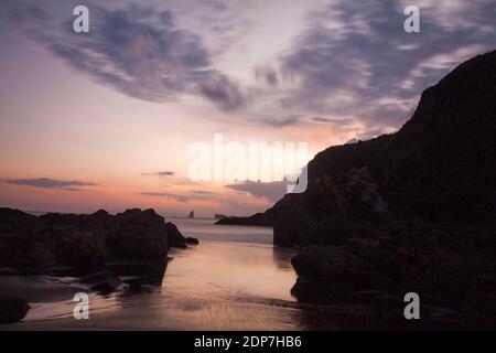 Payangan Strand ist eines der marinen Tourismus Destinationen in Jember Bezirk, Ost-Java. Stockfoto