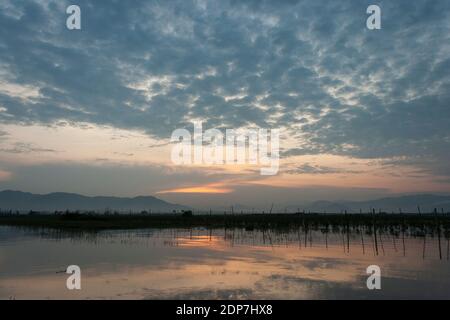 Payangan Strand ist eines der marinen Tourismus Destinationen in Jember Bezirk, Ost-Java. Stockfoto