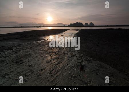 Payangan Strand ist eines der marinen Tourismus Destinationen in Jember Bezirk, Ost-Java. Stockfoto