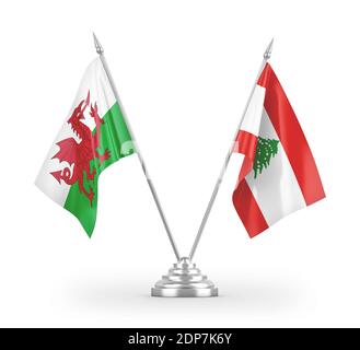 Libanon und Wales Tischflaggen isoliert auf weißem 3D-Rendering Stockfoto