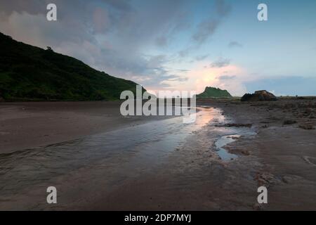 Payangan Strand ist eines der marinen Tourismus Destinationen in Jember Bezirk, Ost-Java. Stockfoto