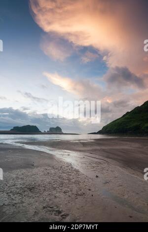 Payangan Strand ist eines der marinen Tourismus Destinationen in Jember Bezirk, Ost-Java. Stockfoto