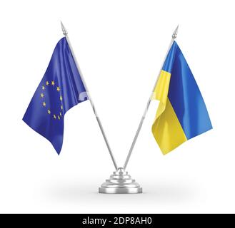 Ukraine und Europäische Union Tischflaggen isoliert auf weißem 3D Rendering Stockfoto