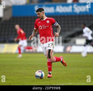 Liberty Stadium, Swansea, Glamorgan, Großbritannien. Dezember 2020. English Football League Championship Football, Swansea City versus Barnsley; Alex Mowatt of Barnsley Credit: Action Plus Sports/Alamy Live News Stockfoto