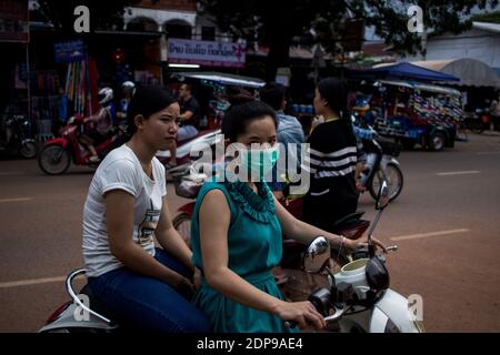 LAO - VIENTIANE LA COMPROMISE Même si elle se approche du million d’habitants, Vientiane a encore les allures d’une bourgade à Côte des mégapoles des Stockfoto