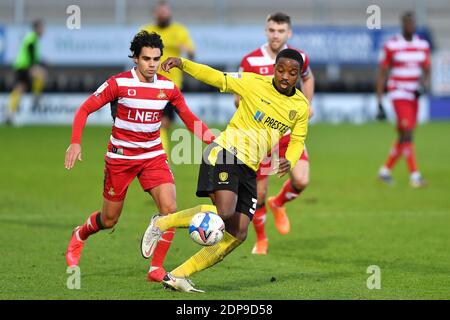 BURTON ON TRENT, ENGLAND. 19. DEZEMBER Niall Ennis von Burton Albion in Aktion während des Sky Bet League 1 Spiels zwischen Burton Albion und Doncaster Rovers im Pirelli Stadium, Burton Upon Trent am Samstag, 19. Dezember 2020. (Kredit: Jon Hobley - MI News) Kredit: MI Nachrichten & Sport /Alamy Live Nachrichten Stockfoto