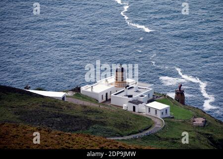 Leuchtturm Mull of Kintyre von der Stelle des RAF Chinook Hubschrauberabsturzes 1994 aus gesehen. Argyll, Schottland Stockfoto