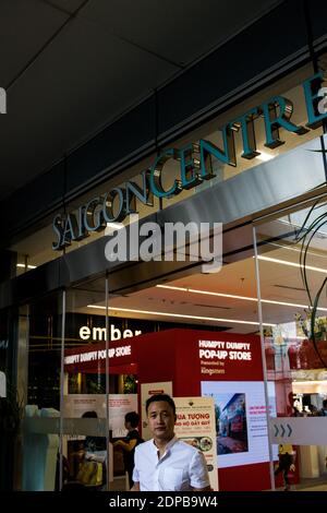 VIETNAM - HO-CHI-MINH DAS BOULIMIC Porträt der Metropole Ho Chi Minh City, die einen exponentiellen Wirtschaftsboom erlebt. Saigon Center Shopp Stockfoto