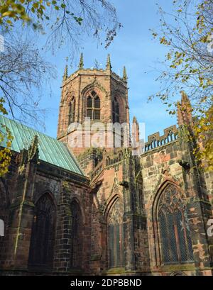 St. Mary's Church im Zentrum der Marktstadt Nantwich, Cheshire mit seinem achteckigen Glockenturm. Stockfoto