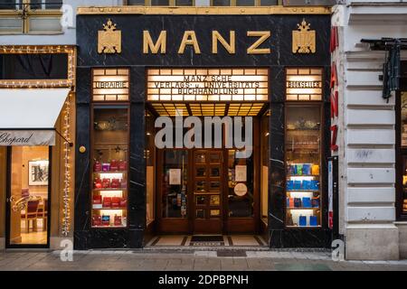 Wien, Österreich - Decembter 19 2020: Manz Buchhandlung Buchhandlung Portal gestaltet von Adolf Loos. Stockfoto