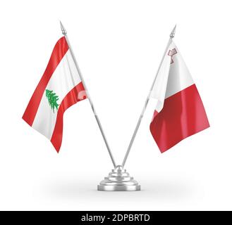 Malta und Libanon Tischflaggen isoliert auf weißem 3D-Rendering Stockfoto