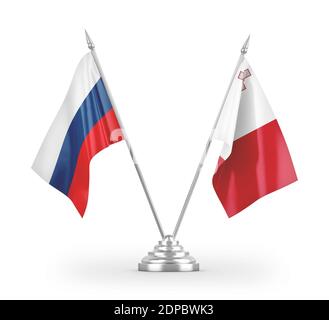 Malta und Russland Tischflaggen isoliert auf weißem 3D-Rendering Stockfoto