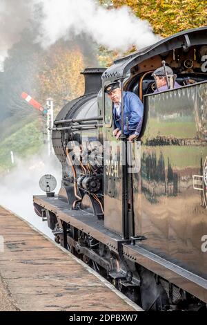 BR 'Q' 0-6-0 No. 30541 wartet in Horsted Keynes auf der Bluebell Railway Stockfoto