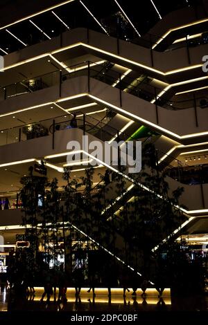 VIETNAM - HO-CHI-MINH DAS BOULIMIC Porträt der Metropole Ho Chi Minh City, die einen exponentiellen Wirtschaftsboom erlebt. Saigon Center Shopp Stockfoto