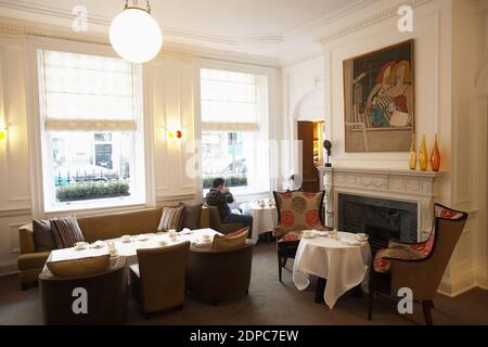 Nachmittagstee im Browns Hotel in Mayfair London UK Stockfoto