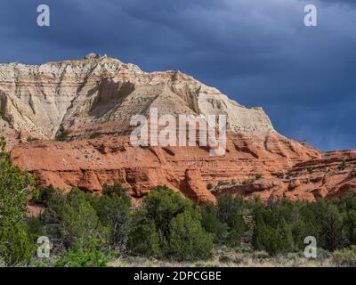 Klippen und wütender Himmel, Kodachrome Basin State Park, Cannonville, Utah. Stockfoto