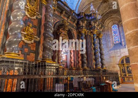 Columnas salomónicas de la Catedral de Santa María. Sigüenza. Guadalajara. Castilla la Mancha. España. Stockfoto