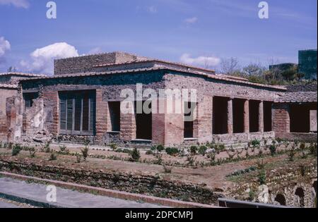 Archiv Scan der Ruinen von Pompeji comune zerstört durch den Ausbruch des Vesuv in AD 79. Villa der Geheimnisse (Villa Dei Misteri). April 1970. Stockfoto