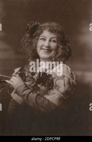 Antike c1905-Fotografie, eine unbekannte Schauspielerin in New York City. Foto von Marceau Studios. QUELLE: ORIGINALFOTO Stockfoto