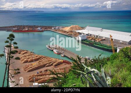 Protokollierung-Schiff im Hafen von Napier, Napier, Hawkes Bay, North Island, Neuseeland Stockfoto