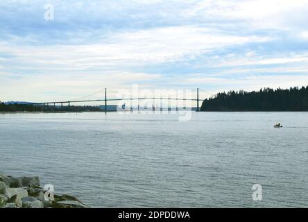 Blick auf die Lions Gate Bridge in Vancouver und Blick auf Mount Baker am Horizont Stockfoto