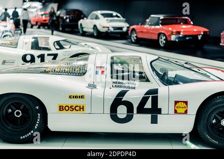 STUTTGART, 6. März 2020: Das Porsche 908 LH Coupé №64 im Porsche Museum. Stockfoto