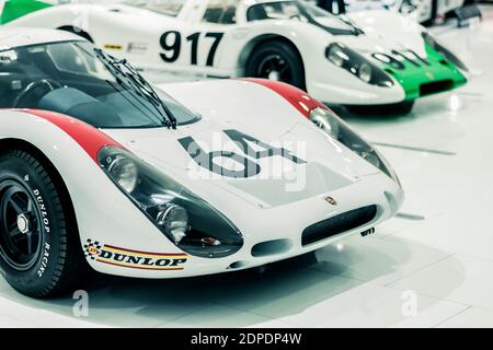 STUTTGART, 6. März 2020: Das Porsche 908 LH Coupé №64 im Porsche Museum. Stockfoto