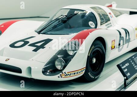 STUTTGART, 6. März 2020: Das Porsche 908 LH Coupé №64 im Porsche Museum. Stockfoto