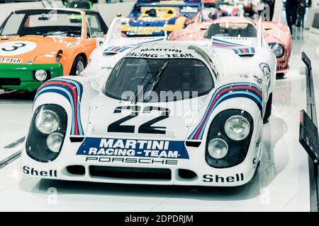 STUTTGART, 6. März 2020: Das Porsche 917 KH Coupé №22 1971 im Porsche Museum. Le Mans-Sieger in Martini Racing Lackierung Stockfoto