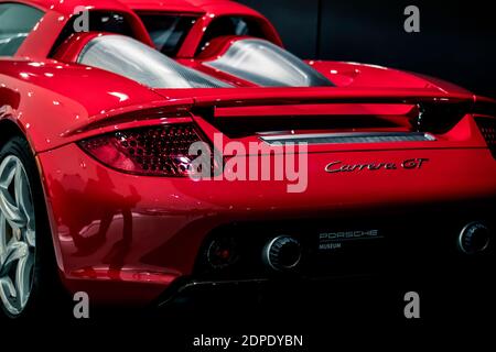 STUTTGART, 6. März 2020: Der Porsche 911 Carrera GT 2003 im Porsche Museum. Rückansicht Stockfoto