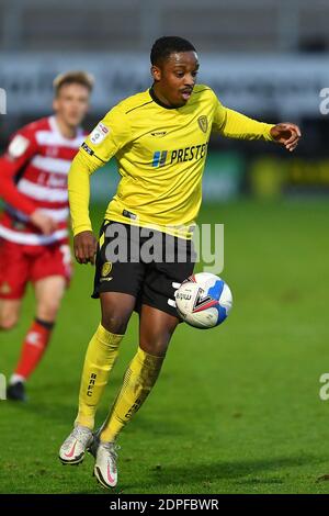 BURTON ON TRENT, ENGLAND. 19. DEZEMBER Niall Ennis von Burton Albion in Aktion während des Sky Bet League 1 Spiels zwischen Burton Albion und Doncaster Rovers im Pirelli Stadium, Burton Upon Trent am Samstag, 19. Dezember 2020. (Kredit: Jon Hobley - MI News) Kredit: MI Nachrichten & Sport /Alamy Live Nachrichten Stockfoto