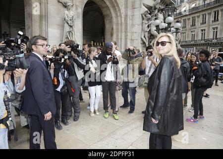 Valerie Trierweiler bei der Ankunft in Alexis Mabilles Herbst-Winter 2015/2016 Haute Couture Collection Show, die am 08. Juli 2015 in der Opera Garnier in Paris, Frankreich, stattfand. Foto von Jerome Domine/ABACAPRESS.COM Stockfoto