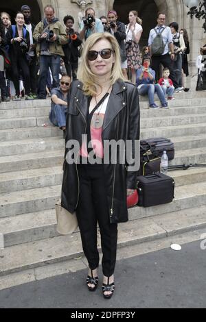 Valerie Trierweiler bei der Ankunft in Alexis Mabilles Herbst-Winter 2015/2016 Haute Couture Collection Show, die am 08. Juli 2015 in der Opera Garnier in Paris, Frankreich, stattfand. Foto von Jerome Domine/ABACAPRESS.COM Stockfoto