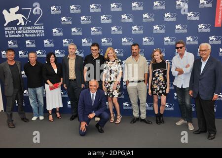 Die Mitglieder der Jury 'Venezia 72' Biennale Venedig Paolo Baratta, Französisch Schriftsteller Emmanuel Carrere, taiwanesischen Regisseur Hou Hsiao-Hsien, britische Regisseurin Lynne Ramsay, Präsident der Jury mexikanischen Regisseur, Alfonso Cuaron, türkischen Regisseur Nuri Bilge Ceylan, US-Schauspielerin und Filmregisseurin Elizabeth Banks, italienischen Regisseur Francesco Munzi, Die deutsche Schauspielerin Diane Kruger und der polnische Regisseur Pawel Pawlikowski posieren mit dem Präsidenten der Biennale Venedig Paolo Baratta und dem Direktor des Internationalen Filmfestivals Venedig Alberto Barbera während der Jury-Fotoausstellung während der 72. Internationalen Filmfestspiele Venedig Stockfoto