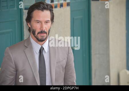 Keanu Reeves posiert vor der nach ihm benannten Strandhütte als Teil einer Hommage an sein Lebenswerk auf der Promenade des Planches während des 41. Deauville American Film Festival in Deauville, Frankreich am 4. September 2015. Foto von Alban Wyters/ABACAPRESS.COM Stockfoto