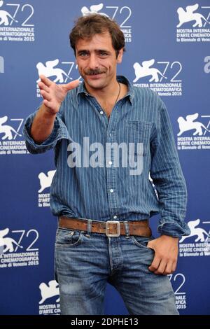 Adriano Giannini nimmt am 11. September 2015 am "per Amor Vostro" Photocall Teil, während des 72. Internationalen Filmfestivals von Venedig (Mostra) auf dem Lido in Venedig. Foto von Aurore Marechal/ABACAPRESS.COM Stockfoto