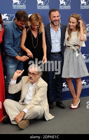 Regisseur Giuseppe Gaudino und die Schauspieler Adriano Giannini, Valeria Golino, Massimiliano Gallo und Elisabetta Mirra beim Fotocall "per Amor Vostro" während des 72. Internationalen Filmfestivals von Venedig (Mostra) am Lido in Venedig, Italien, am 11. September 2015. Foto von Aurore Marechal/ABACAPRESS.COM Stockfoto