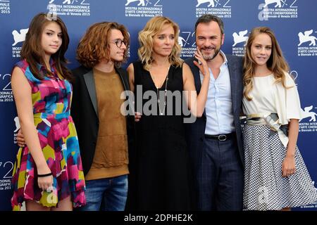 Regisseur Giuseppe Gaudino und Schauspieler Eduardo Cro, Adriano Giannini, Valeria Golino, Massimiliano Gallo und Elisabetta Mirra beim Fotocall "per Amor Vostro" während des 72. Internationalen Filmfestivals von Venedig (Mostra) am Lido in Venedig, Italien, am 11. September 2015. Foto von Aurore Marechal/ABACAPRESS.COM Stockfoto