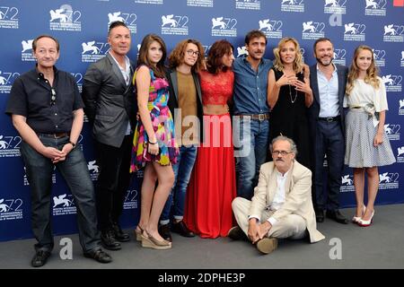 Regisseur Giuseppe Gaudino und Schauspieler Eduardo Cro, Adriano Giannini, Valeria Golino, Massimiliano Gallo und Elisabetta Mirra beim Fotocall "per Amor Vostro" während des 72. Internationalen Filmfestivals von Venedig (Mostra) am Lido in Venedig, Italien, am 11. September 2015. Foto von Aurore Marechal/ABACAPRESS.COM Stockfoto