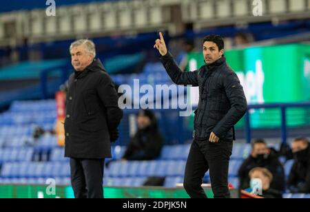 Liverpool. Dezember 2020. Arsenals Manager Mikel Arteta (R) wird während des Premier League-Spiels zwischen dem FC Everton und dem FC Arsenal am 19. Dezember 2020 in Liverpool, Großbritannien, gesehen. Quelle: Xinhua/Alamy Live News Stockfoto