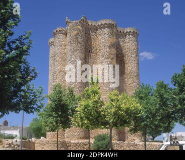 TORREON DEL CASTILLO MEDIEVAL QUE PERTENECIO A LA ORDEN DE SANTIAGO. Lage: CASTILLO. VILLAREJO DE SALVANES. MADRID. SPANIEN. Stockfoto