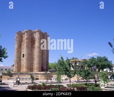 TORREON DEL CASTILLO MEDIEVAL QUE PERTENECIO A LA ORDEN DE SANTIAGO. Lage: CASTILLO. VILLAREJO DE SALVANES. MADRID. SPANIEN. Stockfoto